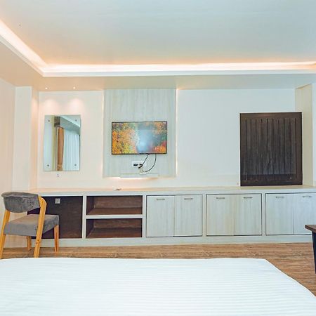Poms Penthouse Apartment Pokhara Luaran gambar
