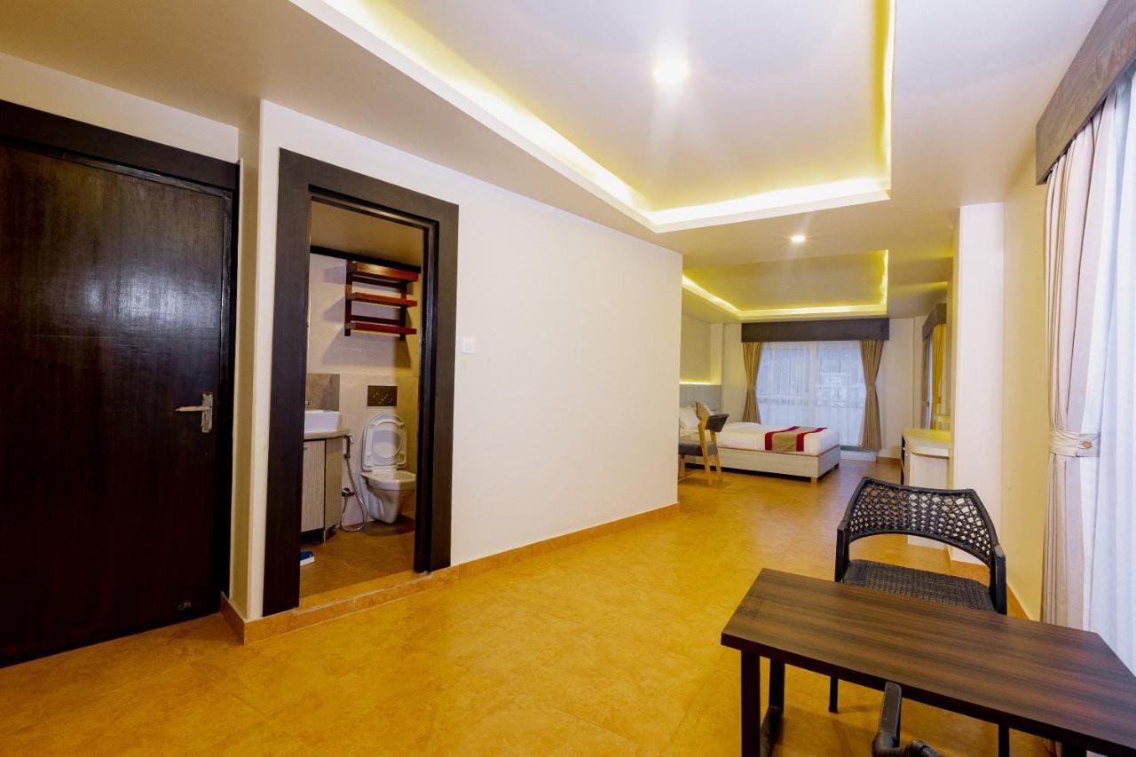 Poms Penthouse Apartment Pokhara Luaran gambar
