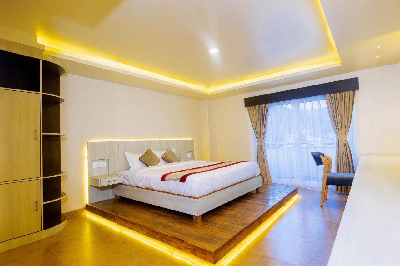 Poms Penthouse Apartment Pokhara Luaran gambar