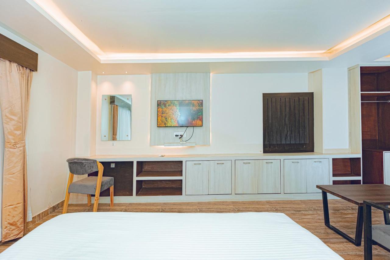 Poms Penthouse Apartment Pokhara Luaran gambar