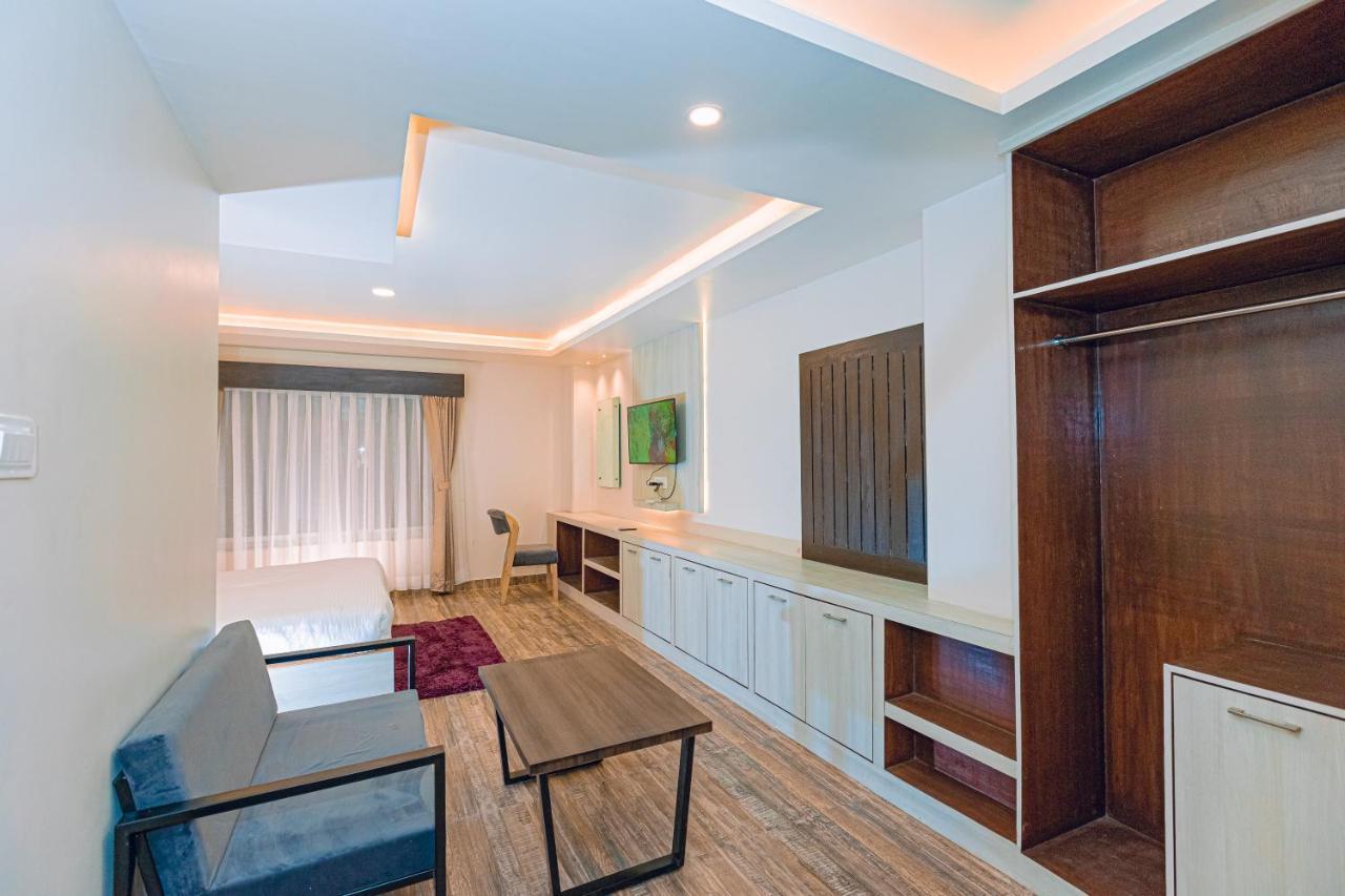 Poms Penthouse Apartment Pokhara Luaran gambar