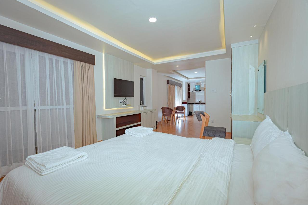Poms Penthouse Apartment Pokhara Luaran gambar