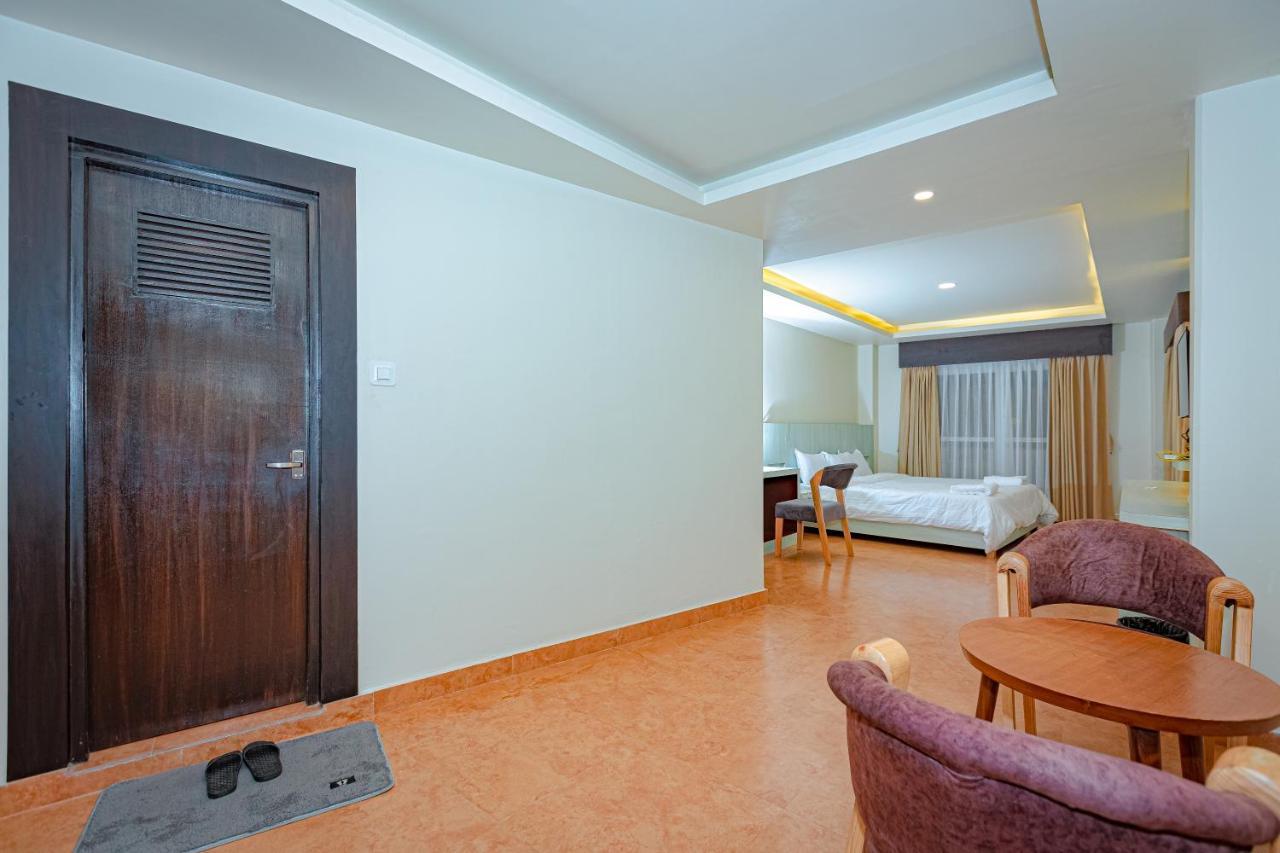 Poms Penthouse Apartment Pokhara Luaran gambar